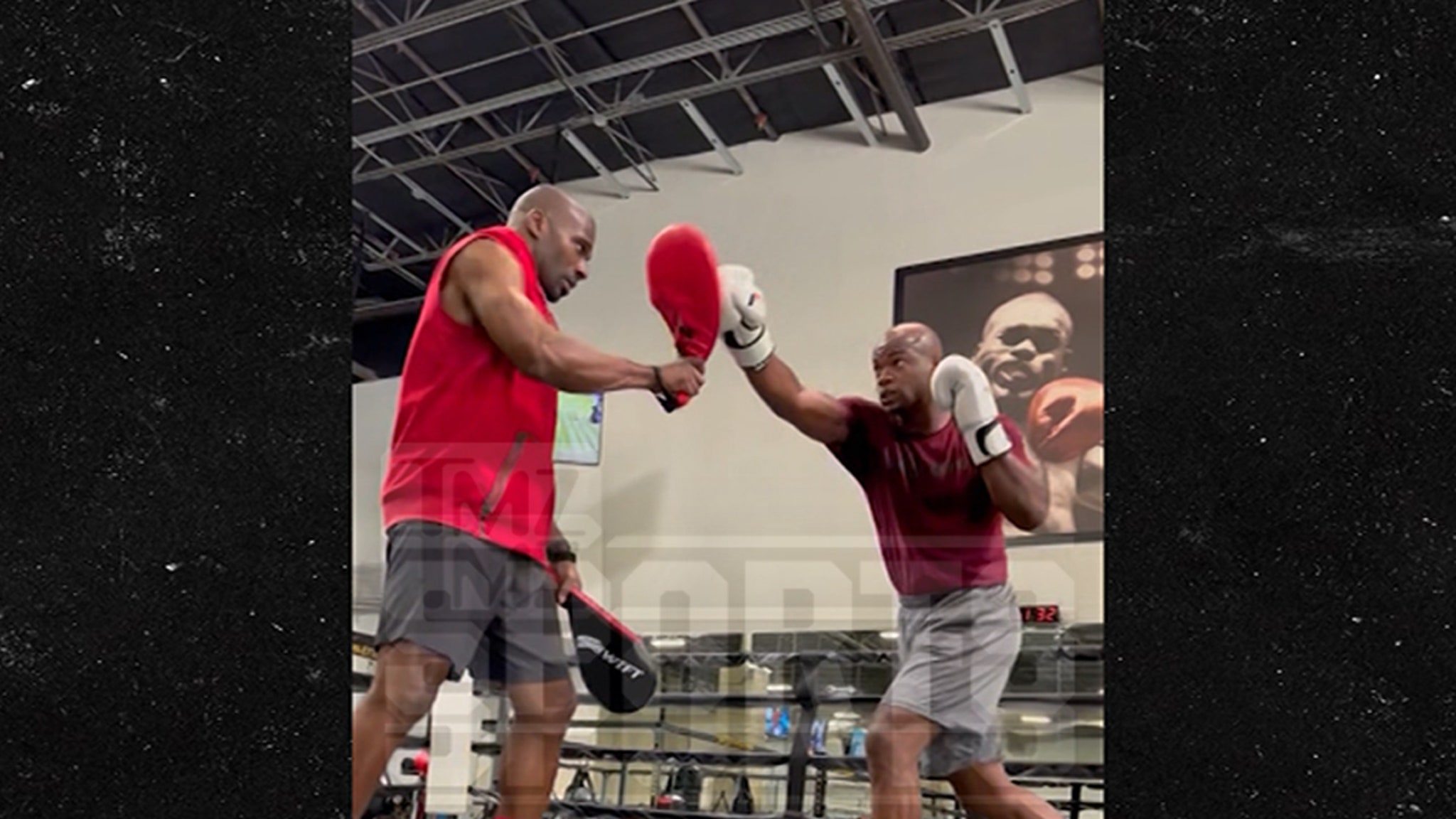 Adrian Peterson comienza a entrenar para un partido de boxeo con el rival de póker