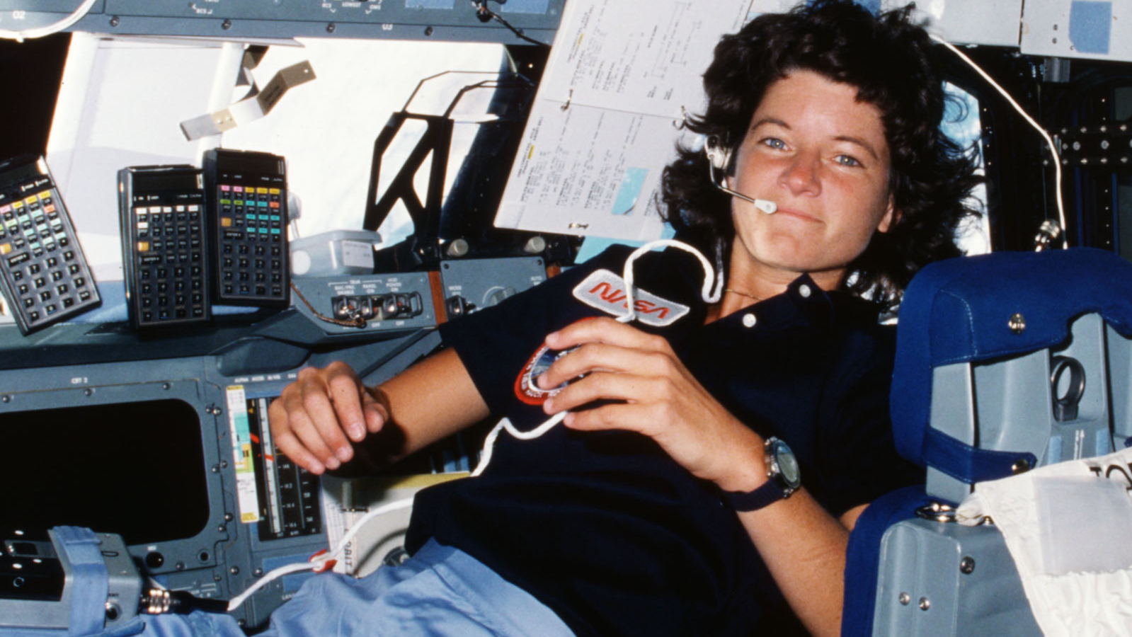 Subasta de espacio: la colección de recuerdos de Sally Ride se vende por $ 145,000