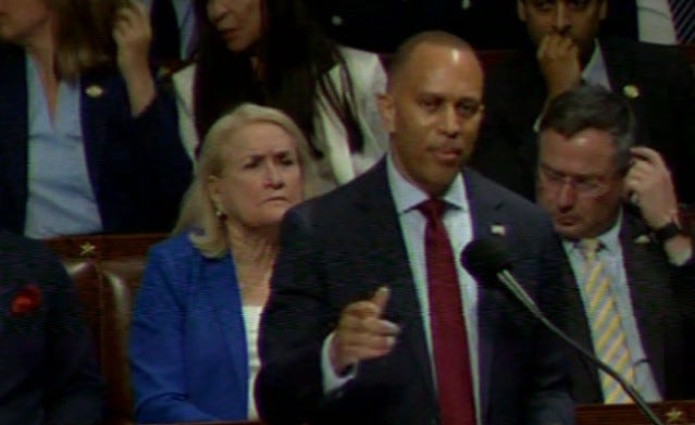 Hakeem Jeffries ha estado luchando y evitando una votación final sobre BBB durante casi 7 horas