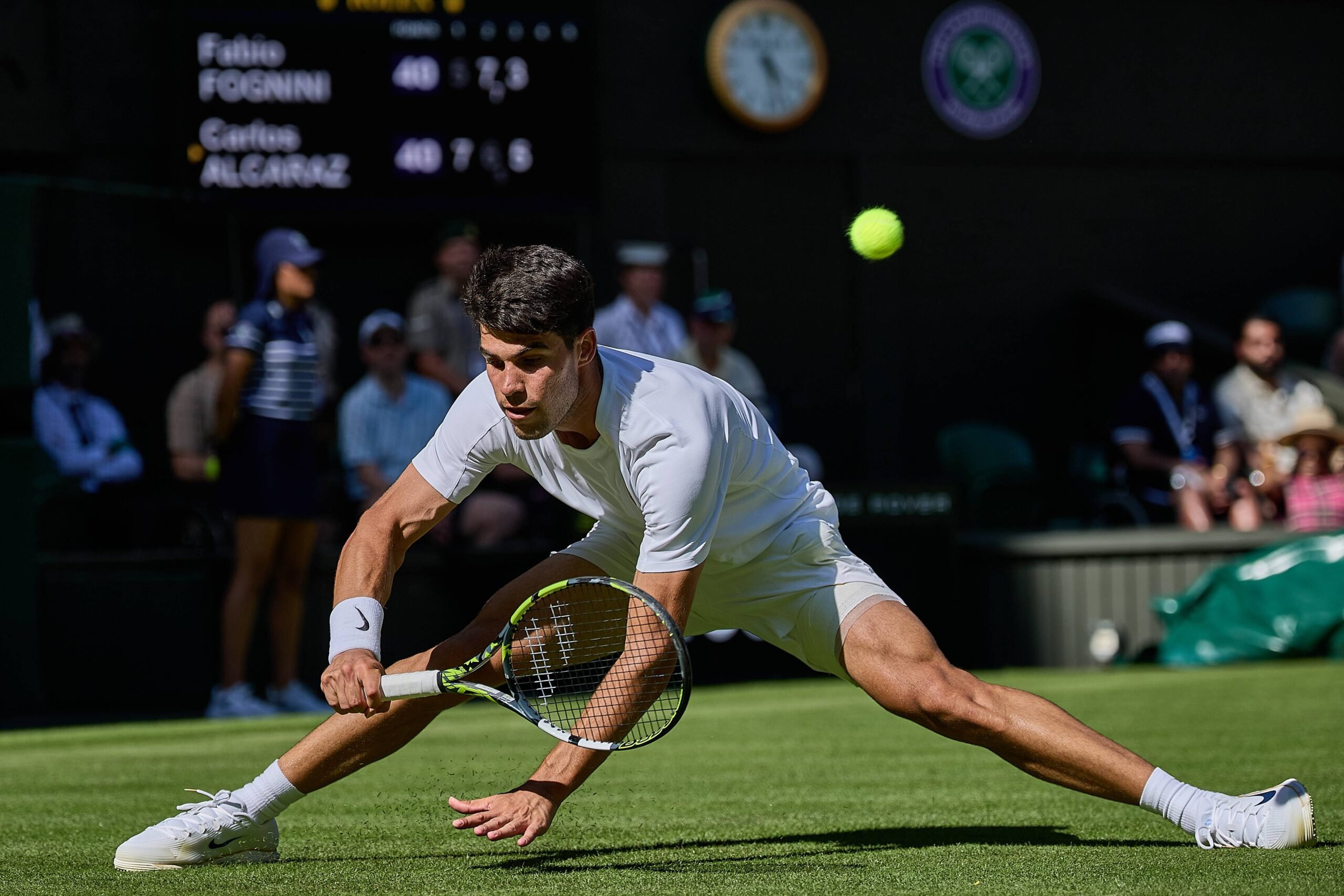 Carlos Alcaraz de España para enfrentar al archirrival Jannik Sinner en la tercera final sucesiva de Wimbledon