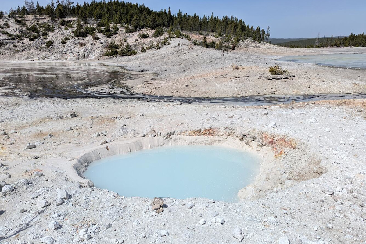 La serie de explosiones hidrotérmicas probablemente creó una nueva acomodidad azul en Yellowstone