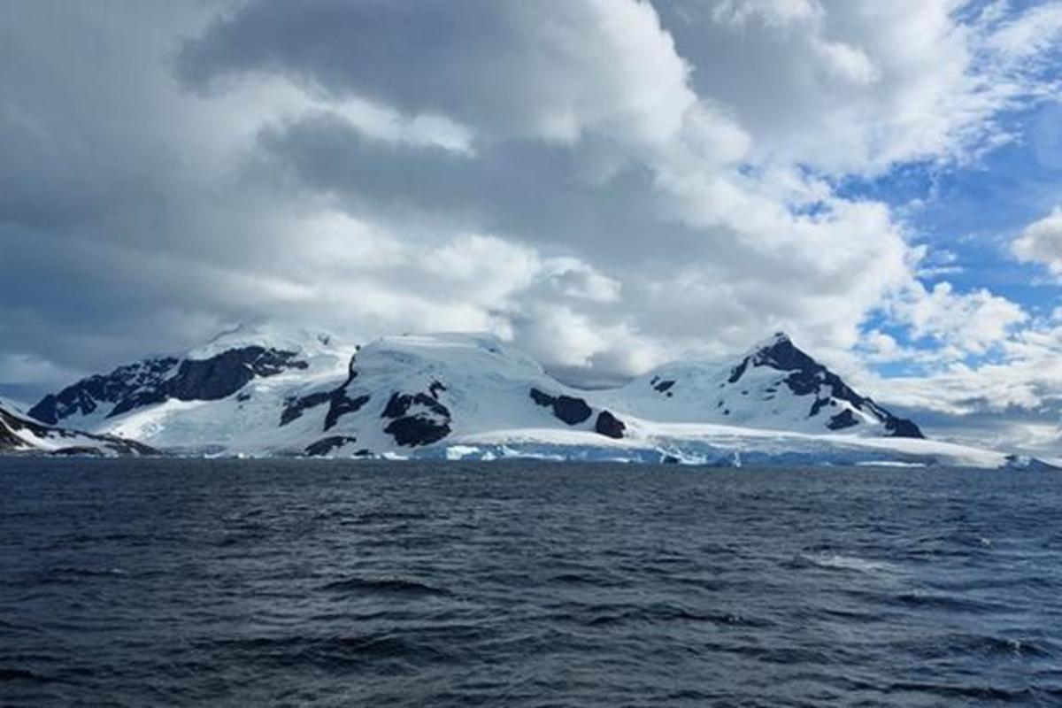 El nuevo mapa revela los gigantescos cañones submarinos de la Antártida, algunos más profundos de 13,000 pies