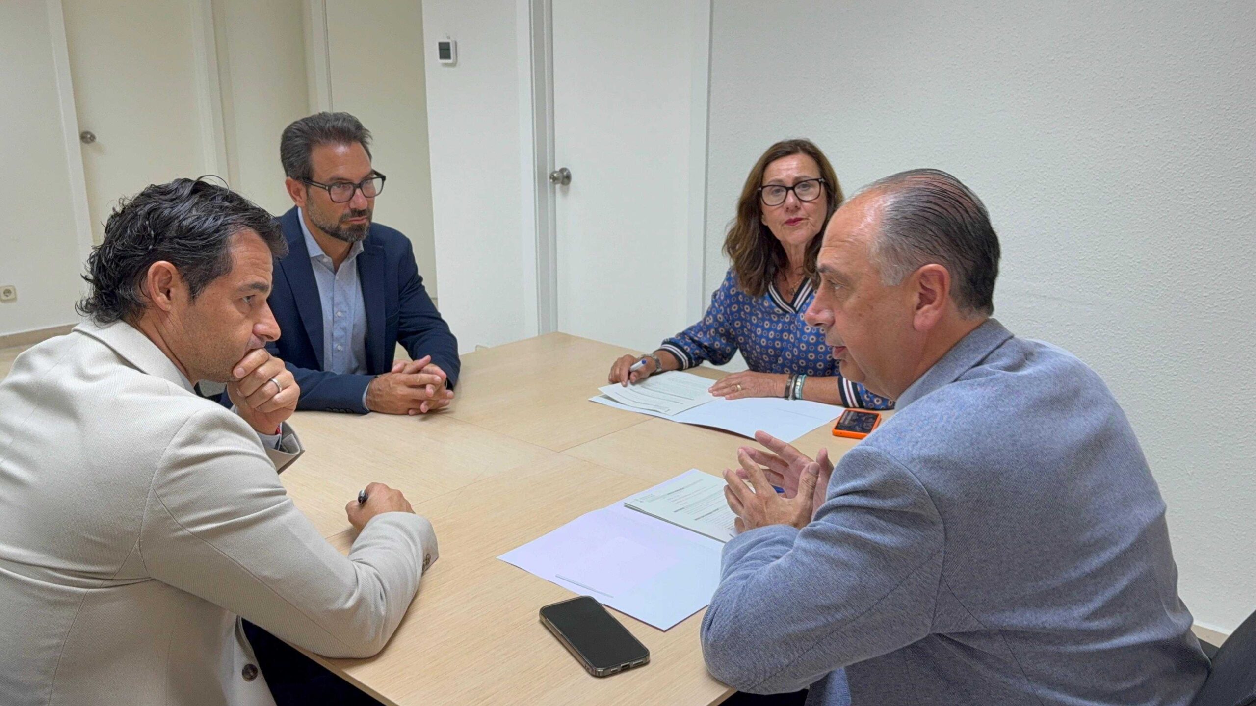 El ministro de Valenciana pide más a la Policía Nacional en Torrevieja de turistas.