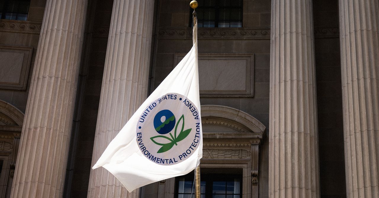 Empleados de la EPA todavía en la oscuridad mientras la agencia desmantela la Oficina de Investigación Científica