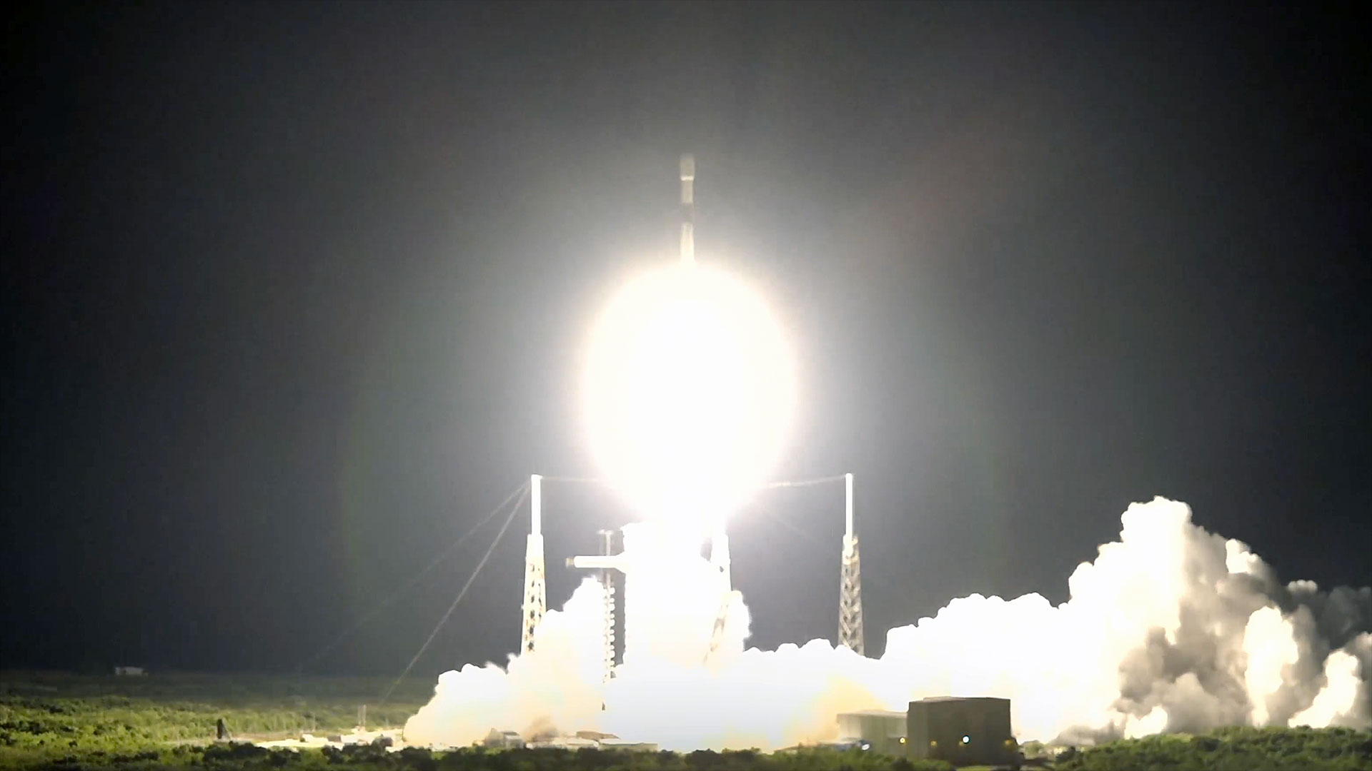 SpaceX lanza misterio satélite a la órbita de transferencia geoestacionaria