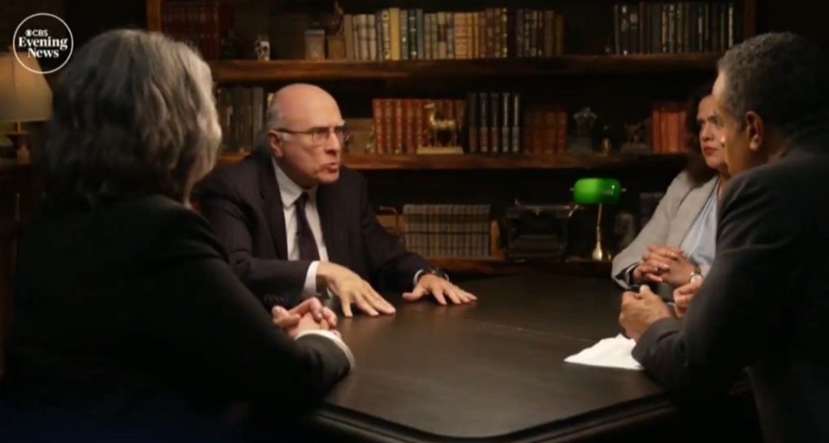 Los jueces federales de inmigración dispararon abruptamente por correo electrónico atacando al presidente Trump por sus terminaciones (video) | El experto de la puerta de entrada