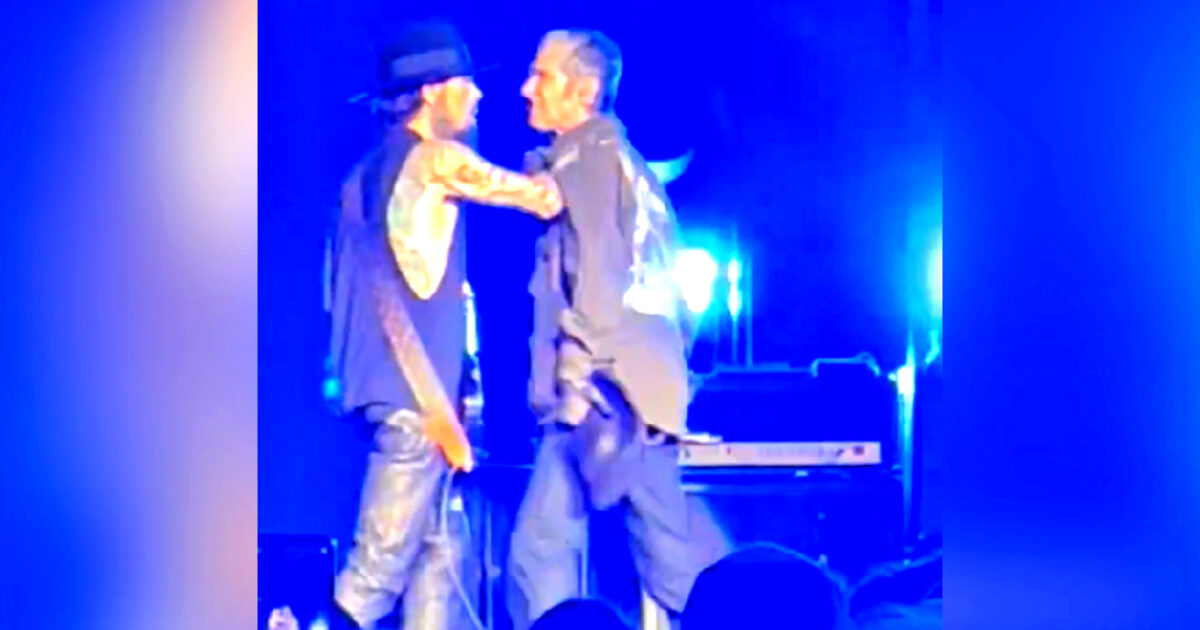 El cantante de Jane’s Addiction, Farrel, contrarresta a los ex compañeros de banda horas después de que presentaron una demanda por el altercado de la etapa que terminó su gira de reunión | El experto de la puerta de entrada