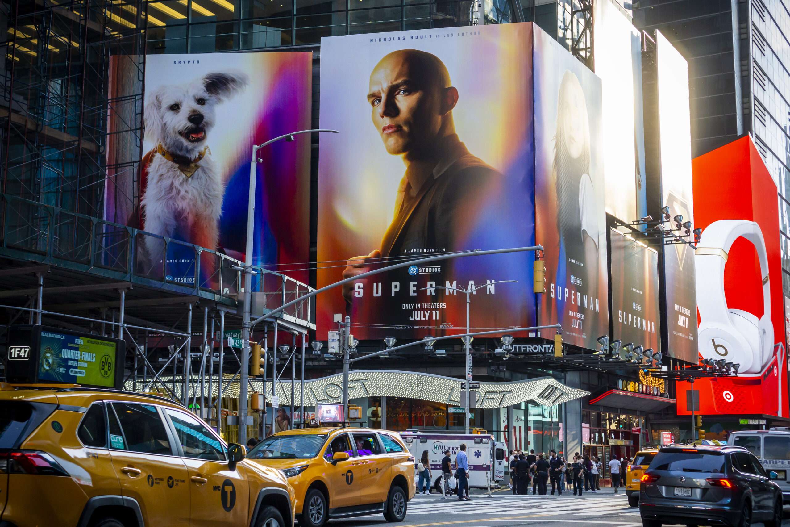 La nueva película ‘Superman’ es sobre el cambio de ambiente contra la guerra