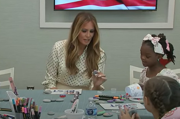 ¡HERMOSO! La primera dama Melania Trump comenzó a celebrar el fin de semana del Día de la Independencia visitando el Hospital Nacional Children en Washington, DC (Video) | El experto de la puerta de entrada