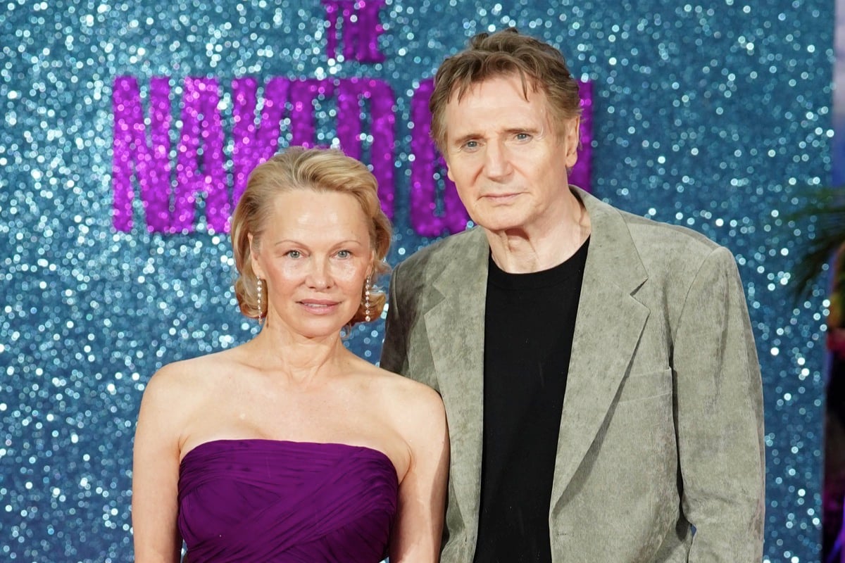 ¿Liam Neeson y Pamela Anderson se enamoran locamente? – Vida socialité