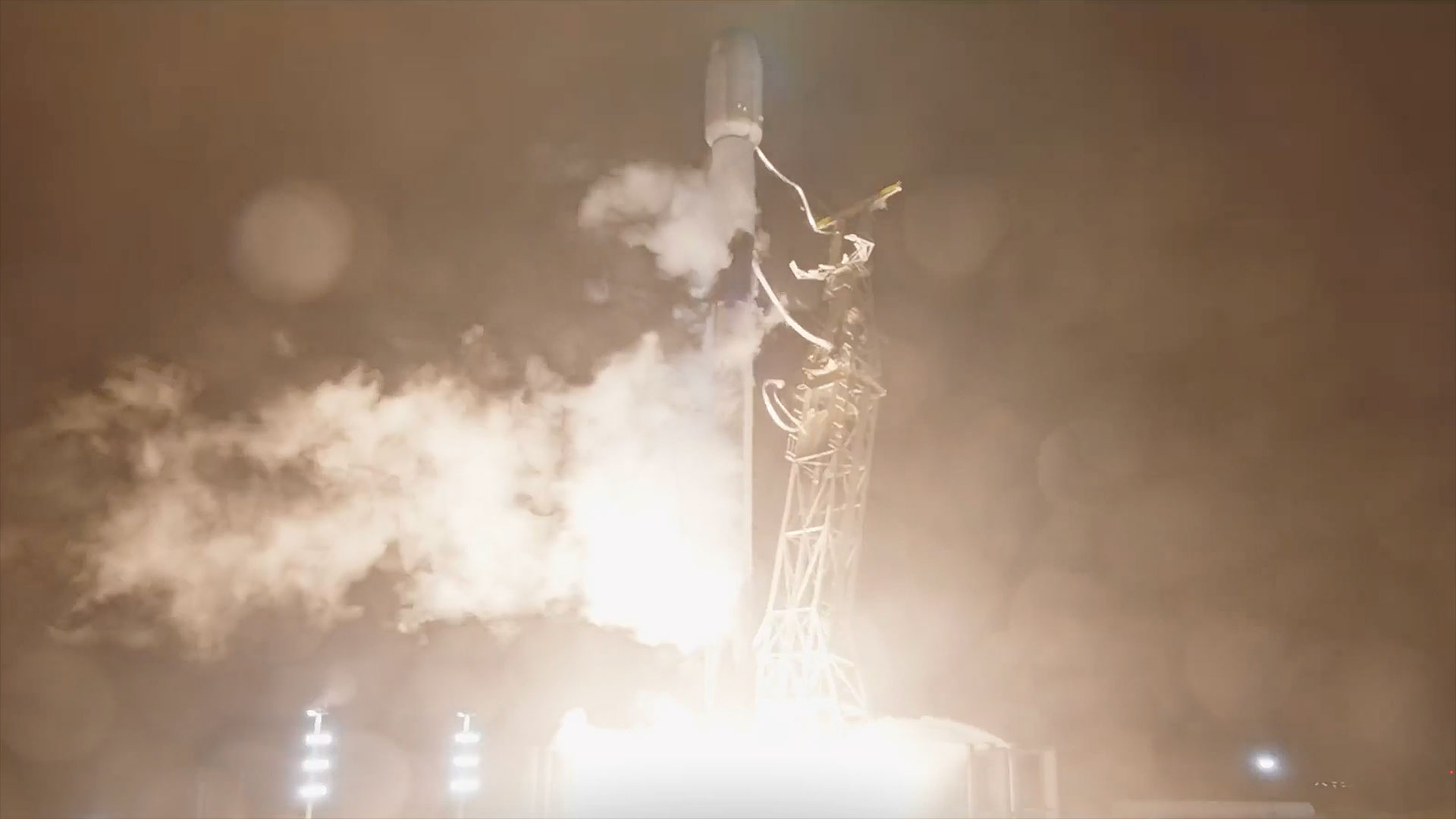 El lanzamiento de SpaceX desde California marca la segunda misión Starlink en 24 horas