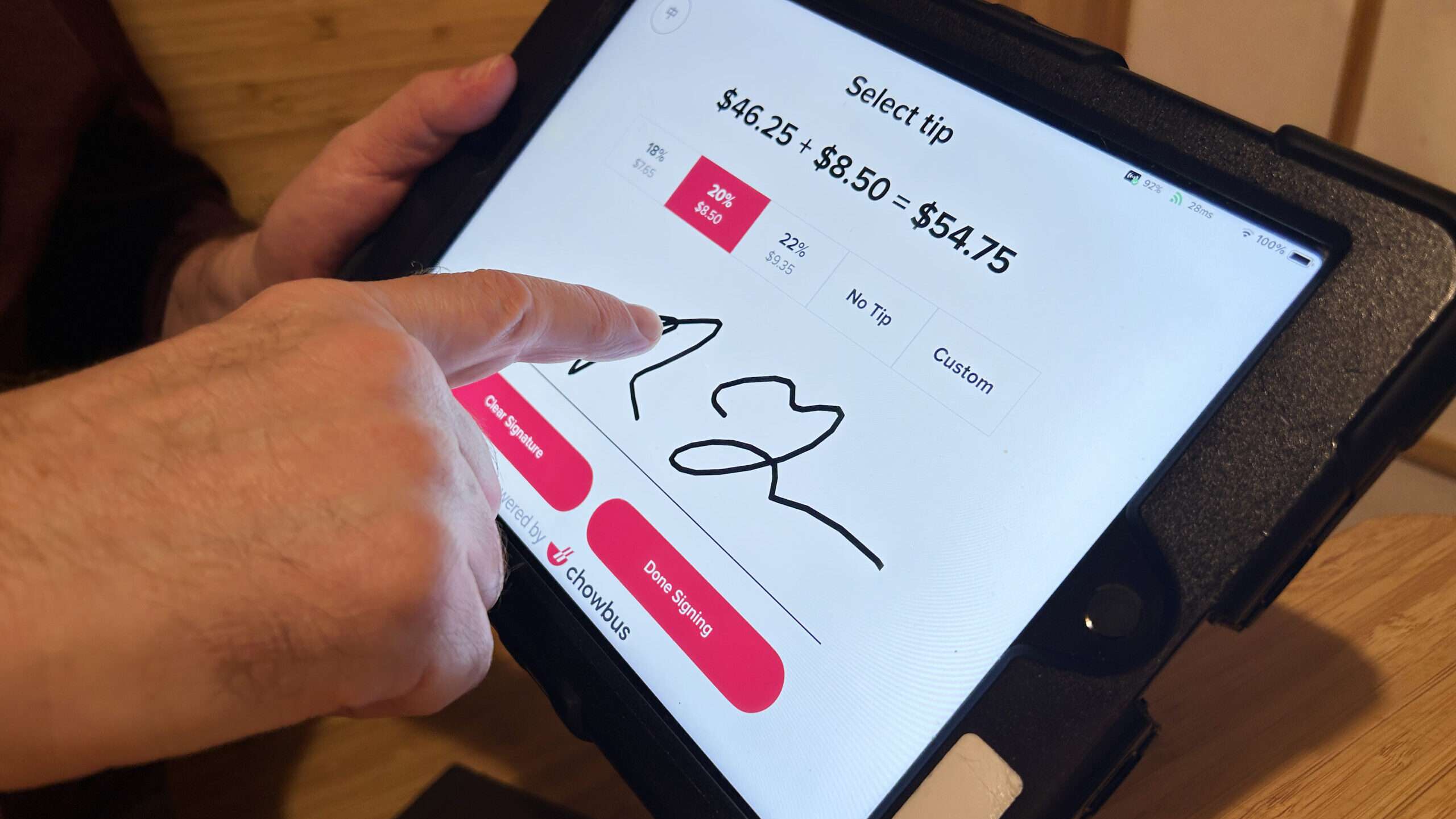 Finalizar el impuesto sobre los consejos no es la mejor manera de ayudar a los trabajadores de los restaurantes