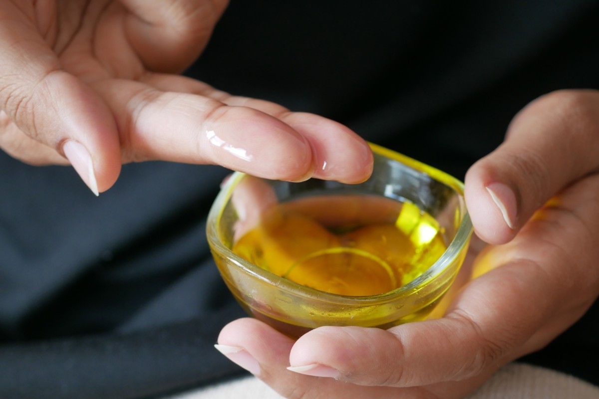 El aceite de oliva puede beneficiar su piel, pero no como un protector solar natural