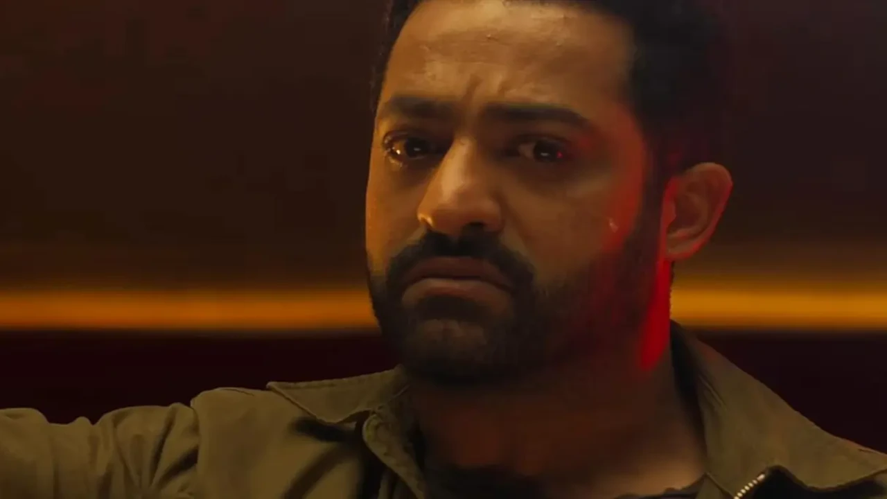 Actualización de reserva avanzada de War 2 Hindi: Hrithik Roshan y Jr NTR’s Actioner venden 78,000 boletos en las mejores cadenas para el jueves, con 1 día para