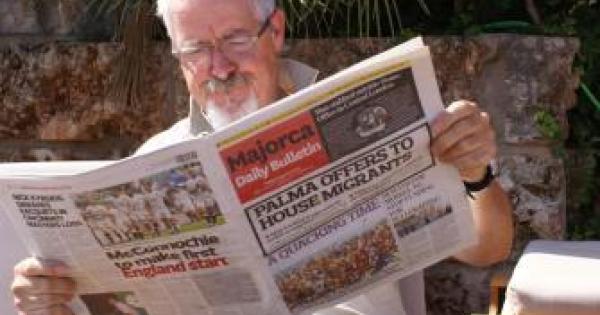 Griff Rhys Jones trae su clásico yate de navegación a Palma para una gran regata