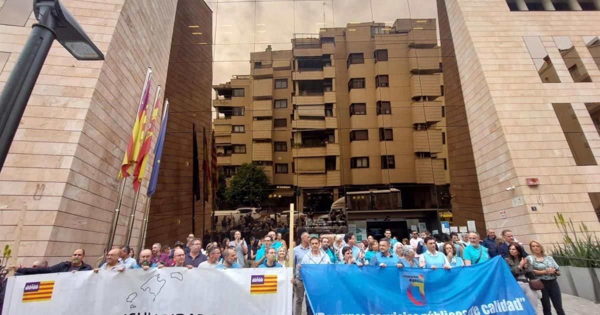 Empleados públicos en los Baleares que consideran la huelga de la huelga