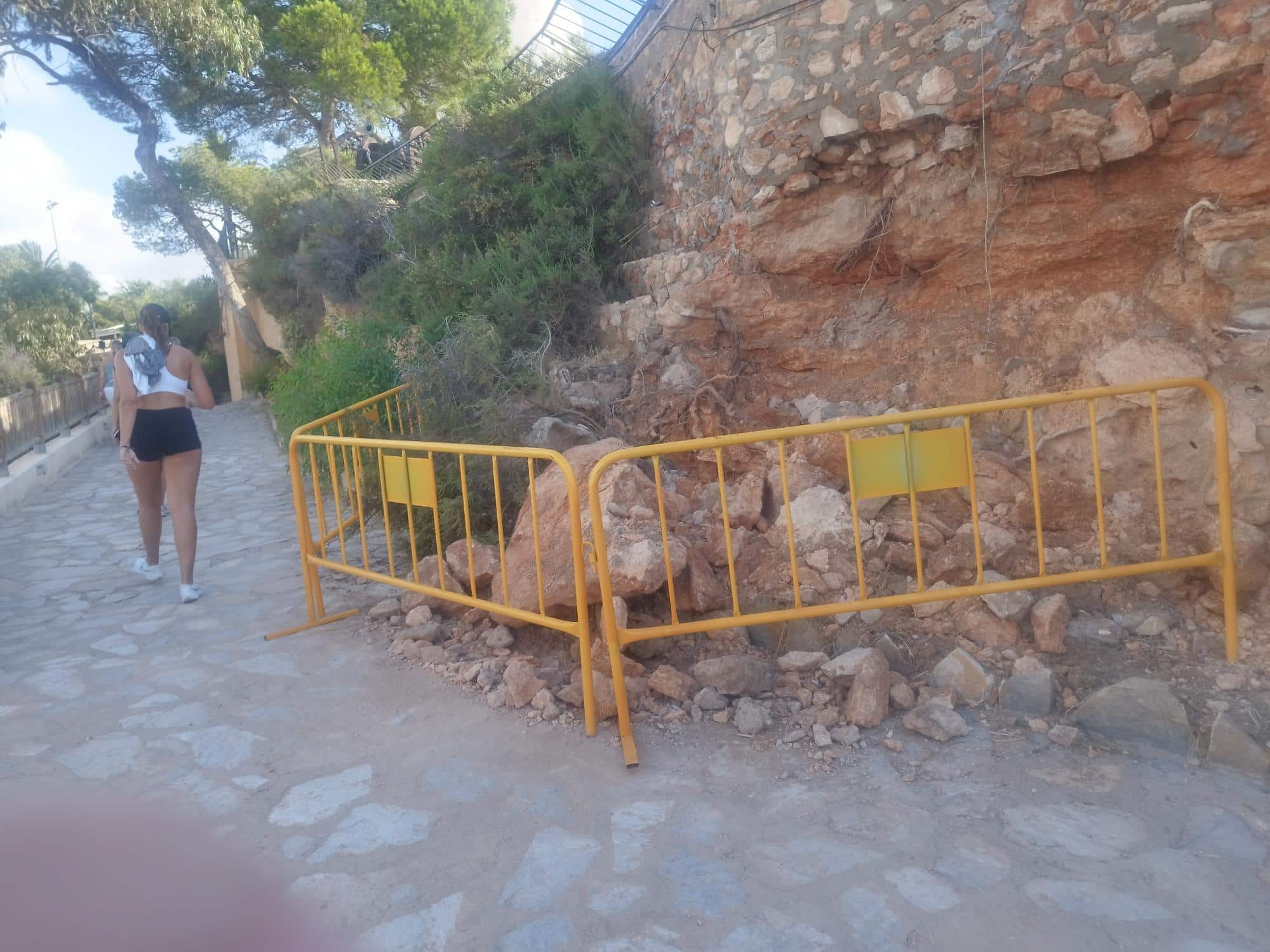 PSOE critica la negligencia del Blue Trail de Cabo Roig