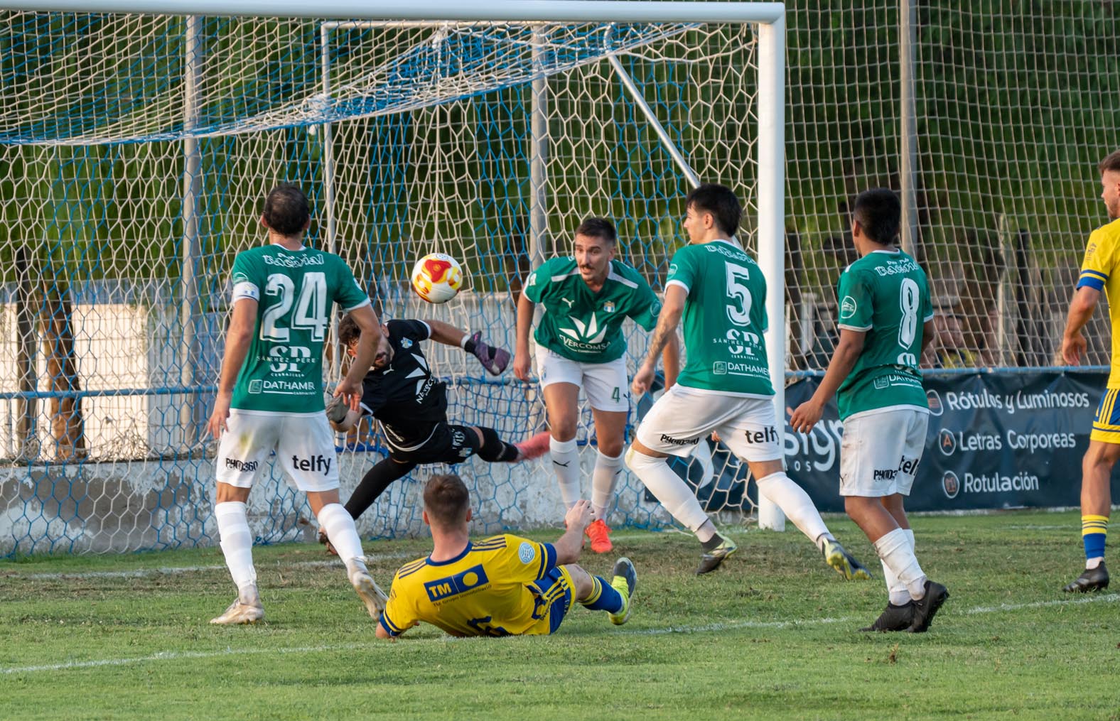 El amistoso maratón de Thader continúa con resultados mixtos a mitad de semana
