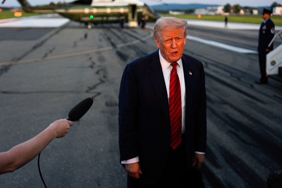 Oh Señor, ¿cómo está Trump tratando de esquivar su escándalo de Epstein hoy?
