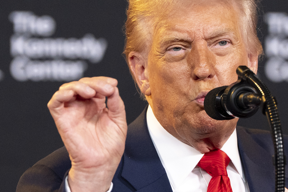 Aparentemente, Trump no tiene nada mejor que hacer que organizar un programa de premios
