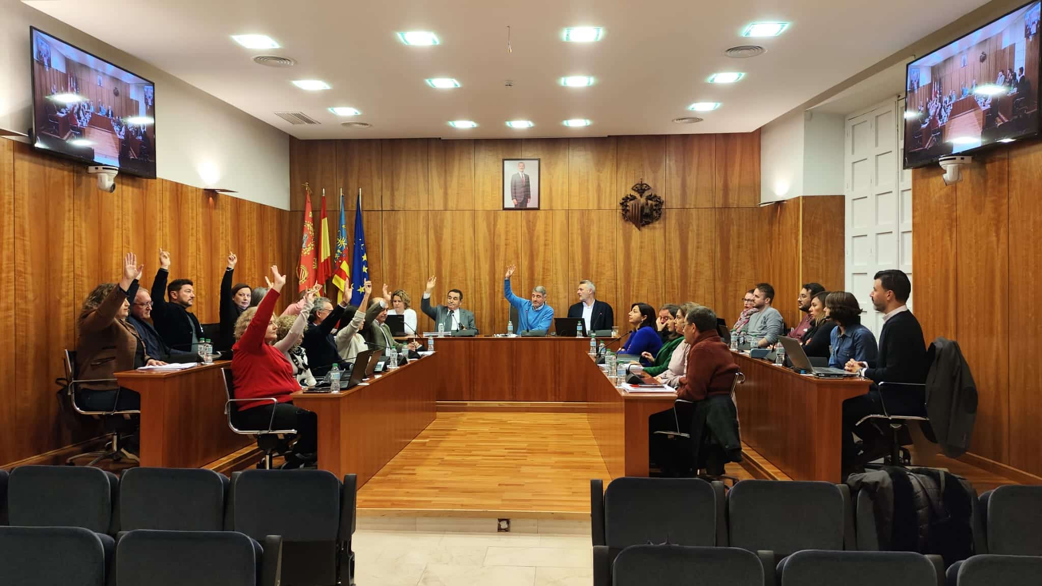 Orihuela aprueba la estructura salarial para los gerentes de empresas municipales en medio de controversia