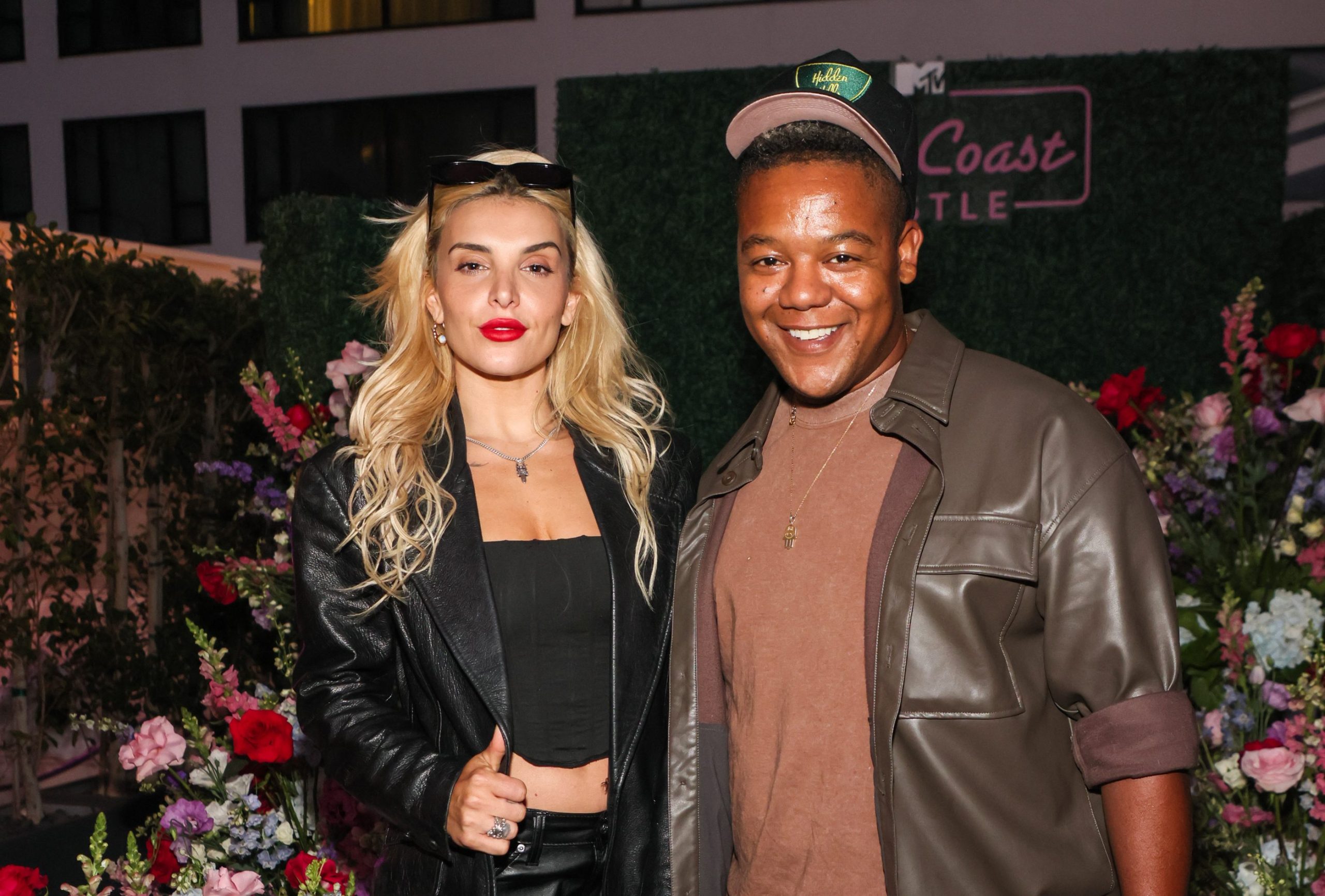 Kyle Massey y su novia Hana Giraldo se vuelven viral con fotos junto a la playa