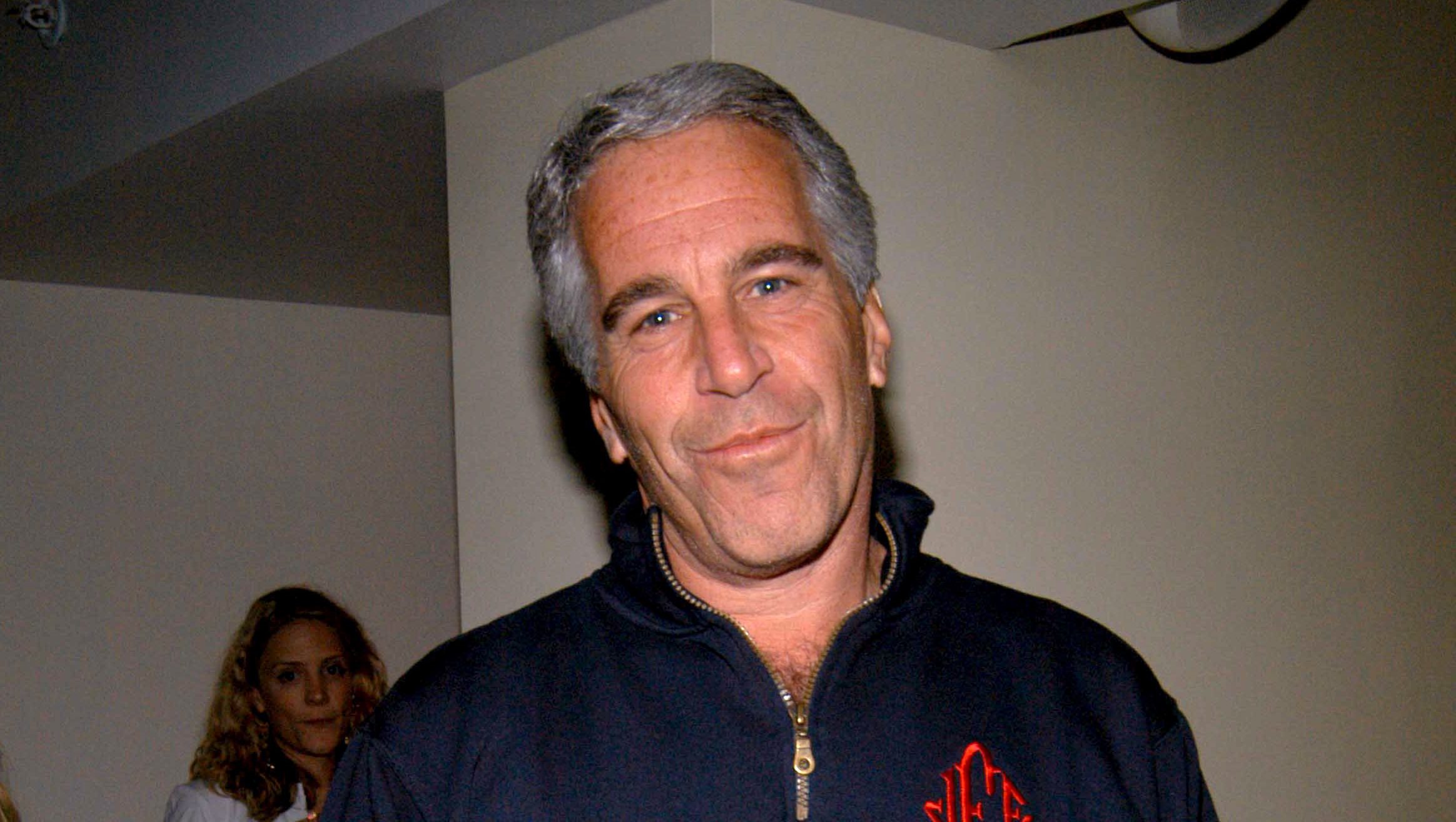 ¿Cómo murió Jeffrey Epstein? Autopsia, imágenes de la cárcel y preguntas de suicidio – Hollywood Life