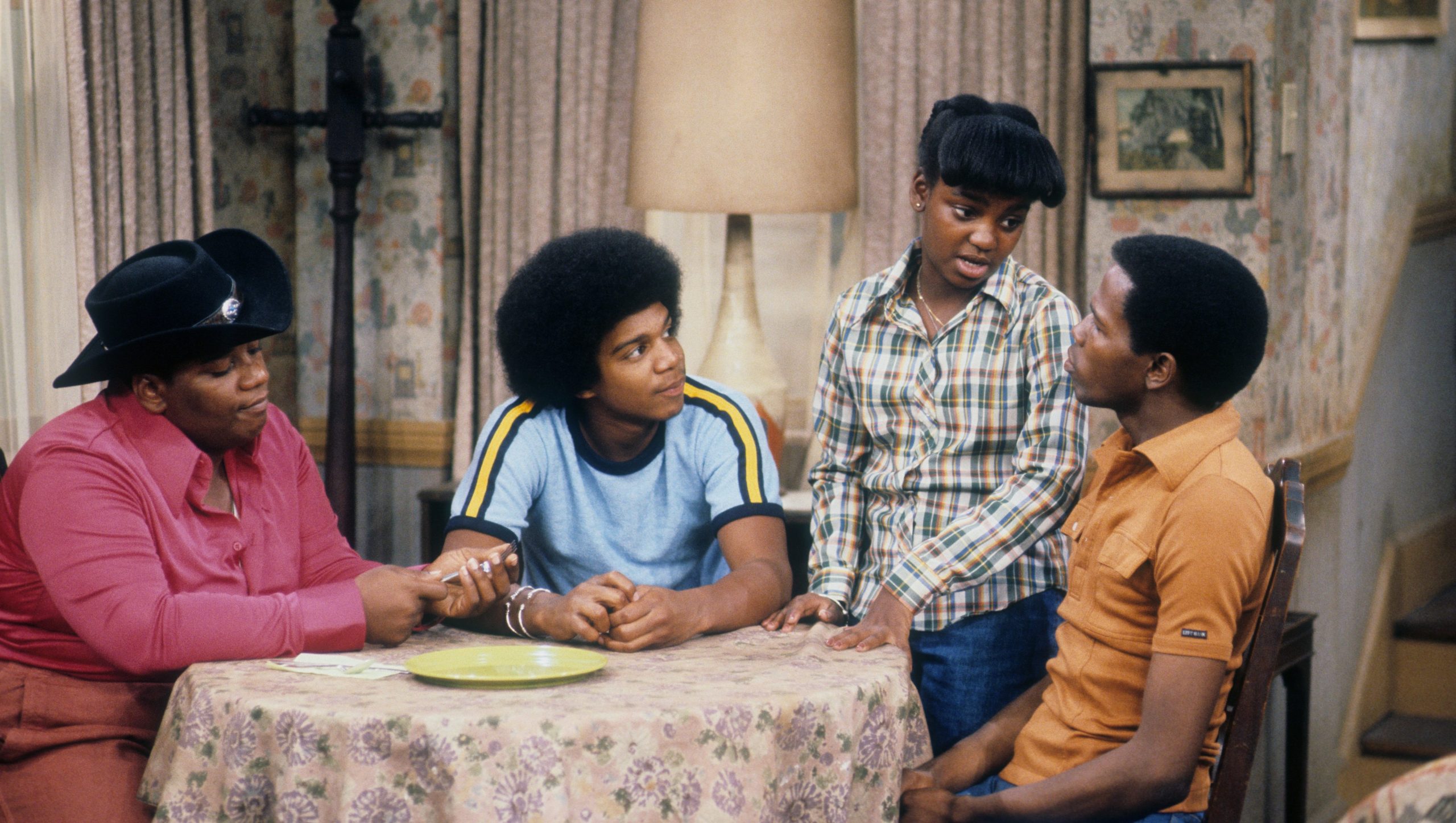 Conoce a Dwayne, Dee Shirley y más – Hollywood Life