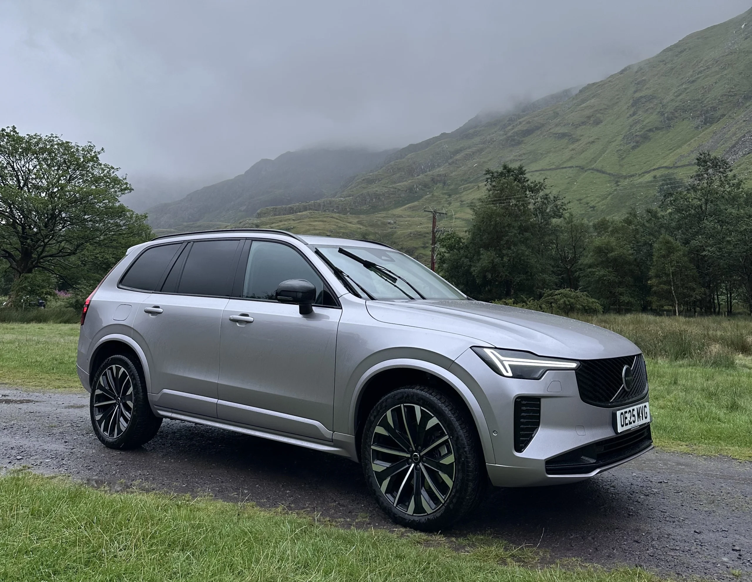 SUV de lujo probado en Liverpool y Snowdonia