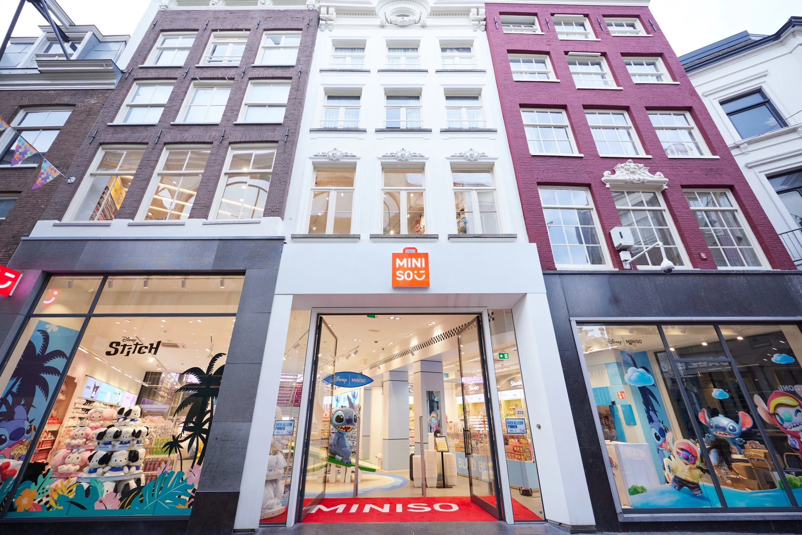 La tienda insignia de Miniso Amsterdam se abre para apuntar a los compradores de la Generación Z