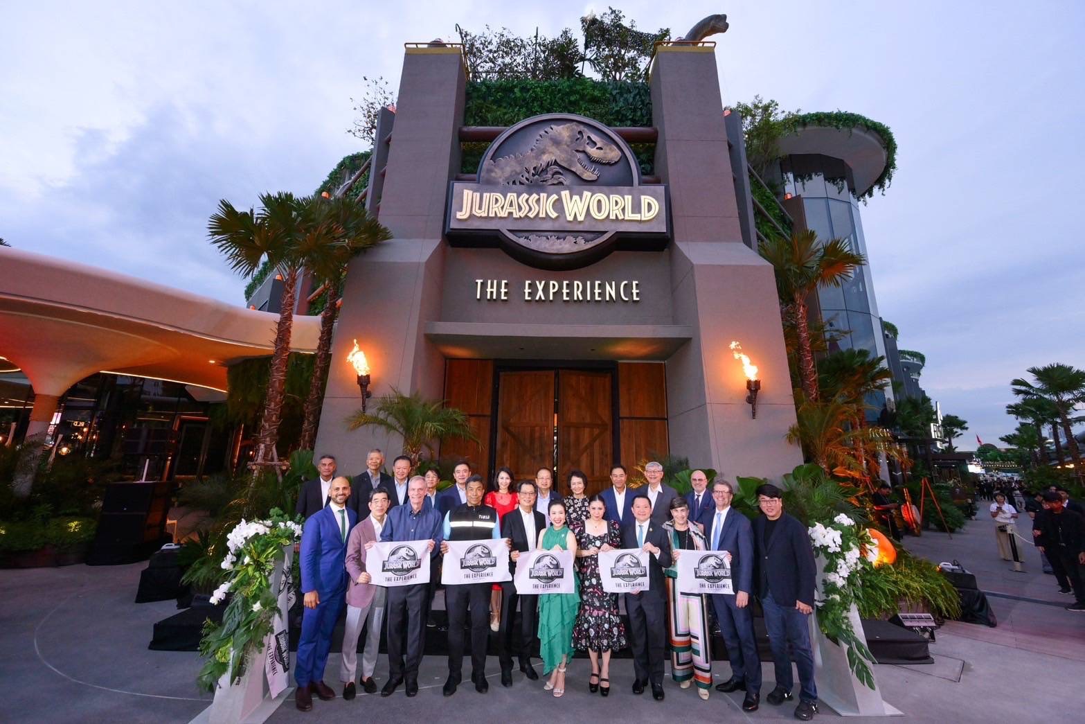 Jurassic World: The Experience, una nueva experiencia inmersiva de recorrido se abre en Bangkok en Asiatique The Riverfront Destination