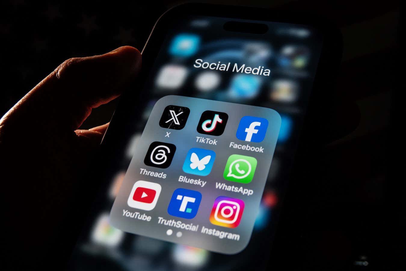 ¿La prohibición de las redes sociales de Australia realmente mantendrá seguros a los adolescentes en línea?
