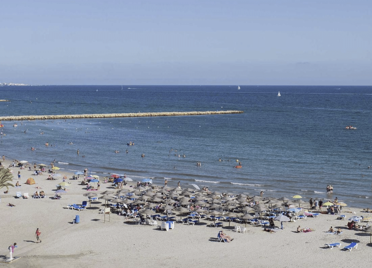 Tragedia en la costa: a los nadadores de edad avanzada en Santa Pola