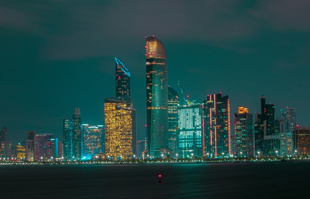 Abu Dhabi Global Market Calified Investor Fund como un canal para los EAU Capital