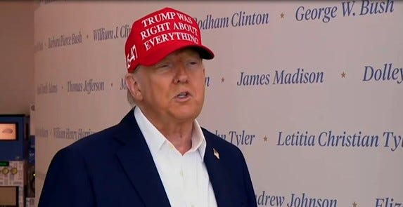 Trump que suena viejo y agotado suena tonto en Bolton Raid