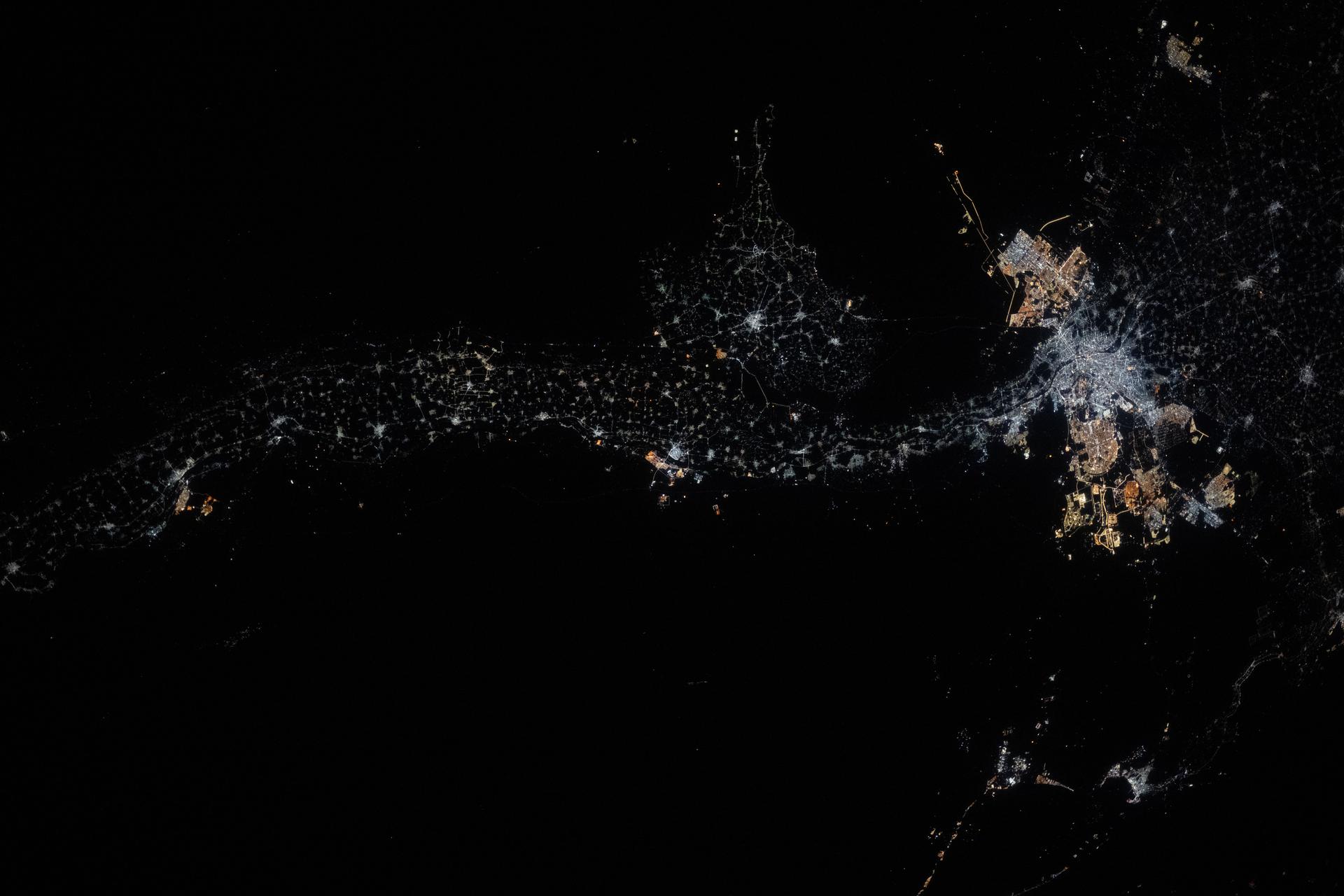 El astronauta de ISS captura el brillante río del Nilo de Egipto en la noche de la noche del día para el 26 de agosto de 2025