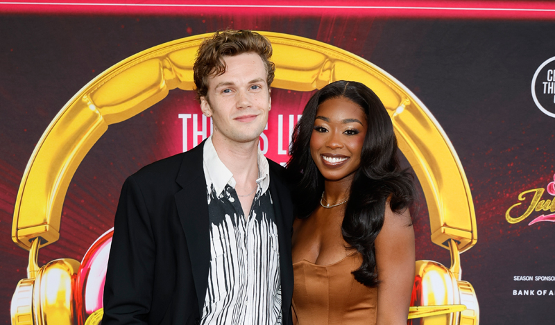 Rachel Webb se reúne con Romeo de Broadway, Ben Jackson Walker, para LA Run of ‘& Juliet’ musical!