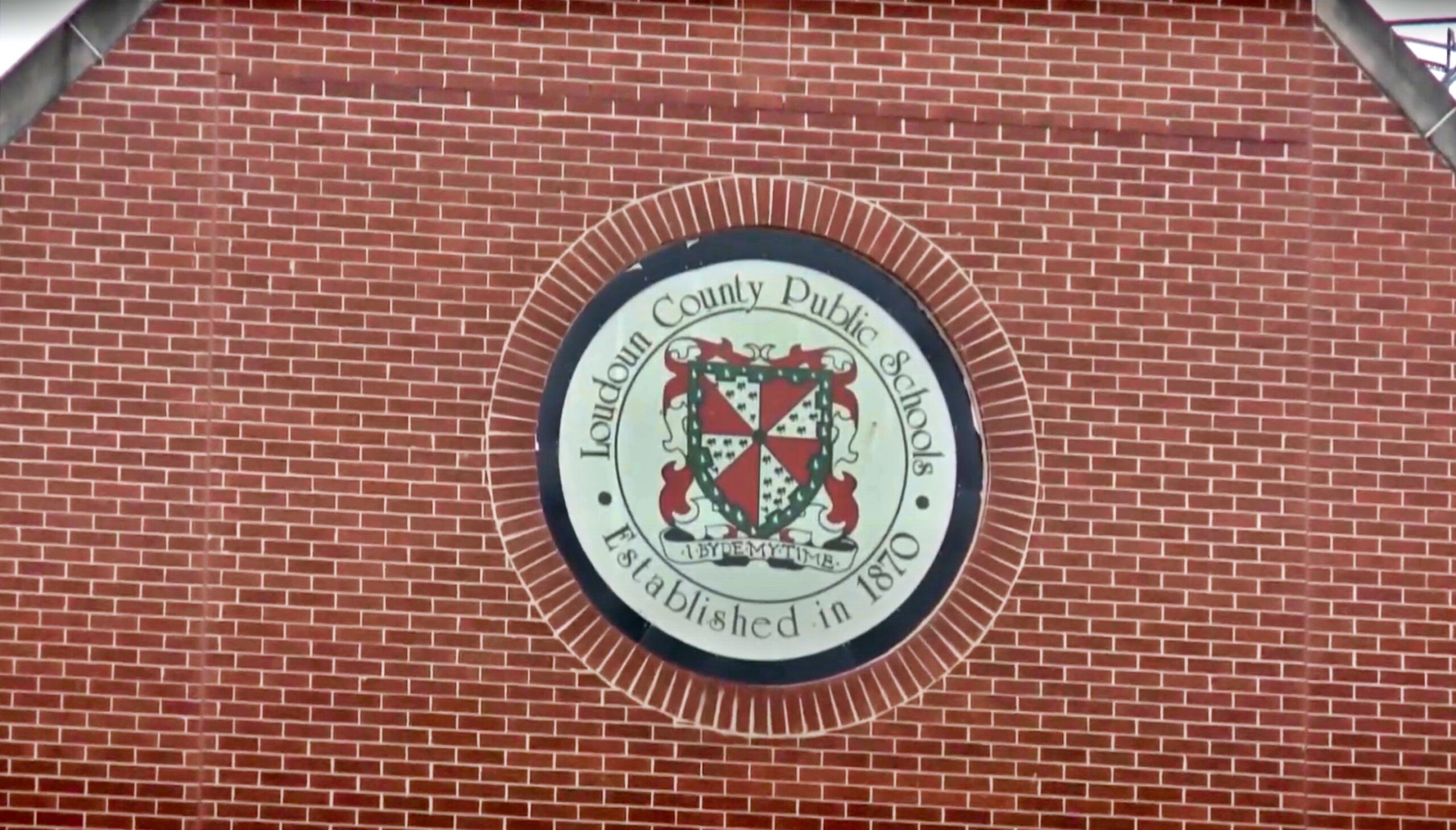 Informe: el estudiante musulmán estaba exento de la suspensión en el caso del vestuario del condado de Loudoun, donde los niños se opusieron a la presencia de mujeres | El experto de la puerta de entrada