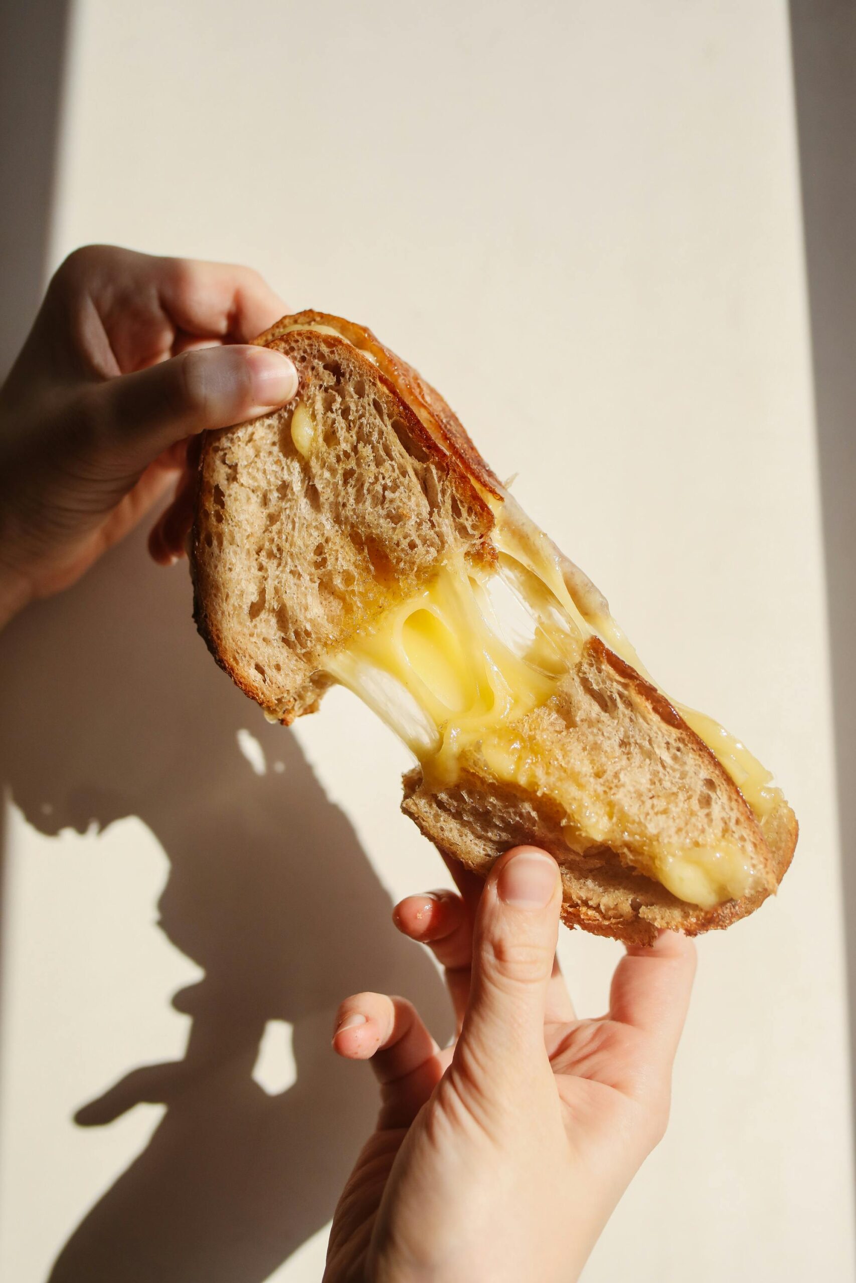 Los fiscales de DC rebajan el cargo por el hombre que arrojó sándwich al agente federal