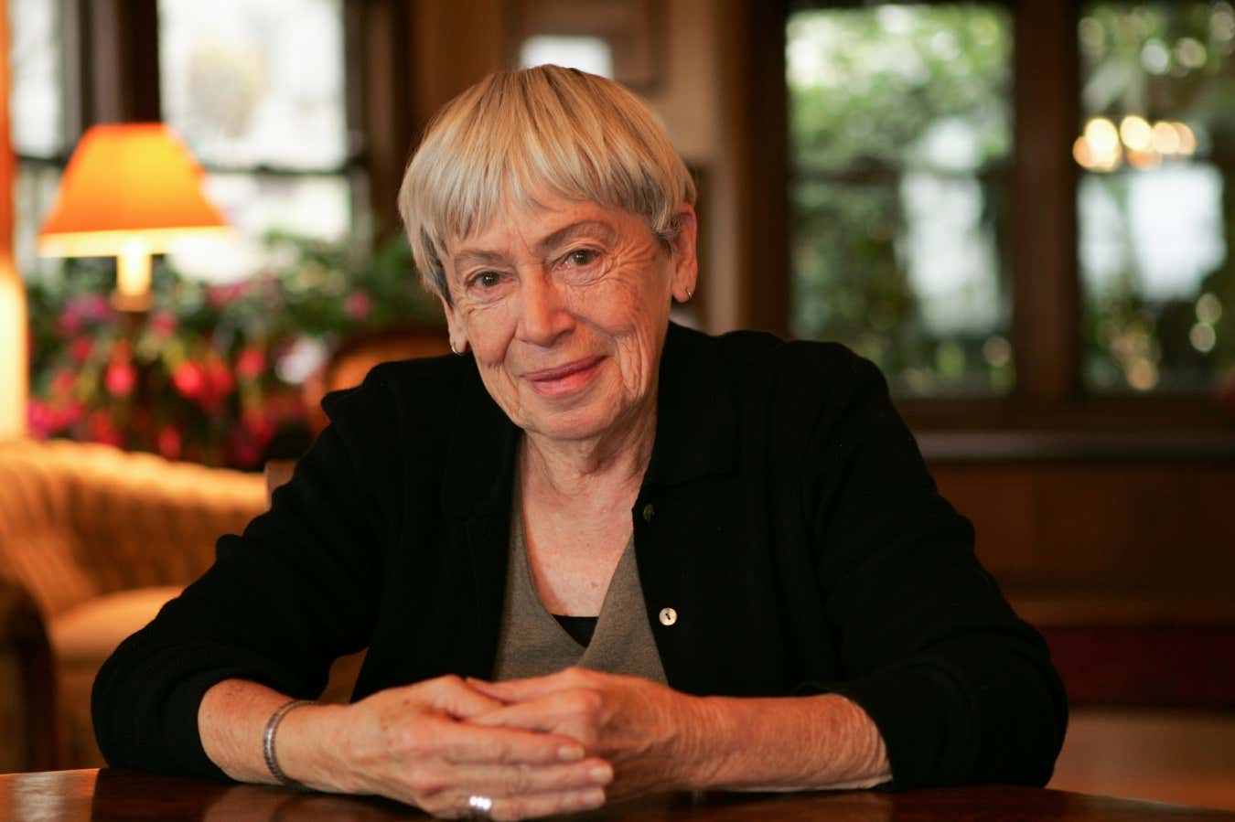 El hijo de Ursula le Guin sobre por qué su clásico de ciencia ficción The Dispossessed es (tal vez) su favorito