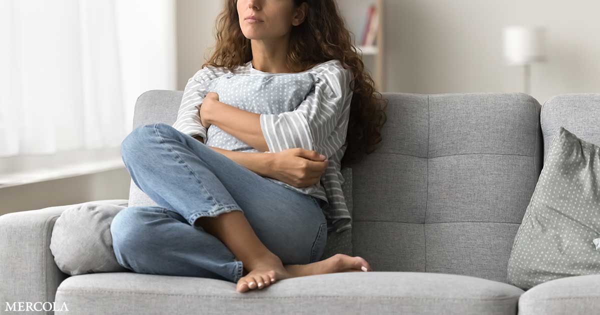 Sentarse más de 4 horas al día aumenta el riesgo de cáncer de mama entre las mujeres obesas