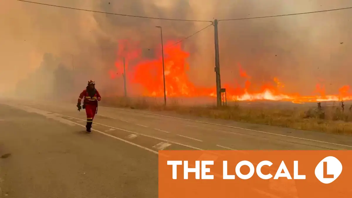 Los bomberos españoles luchan por contener incendio en el sitio de la era romana