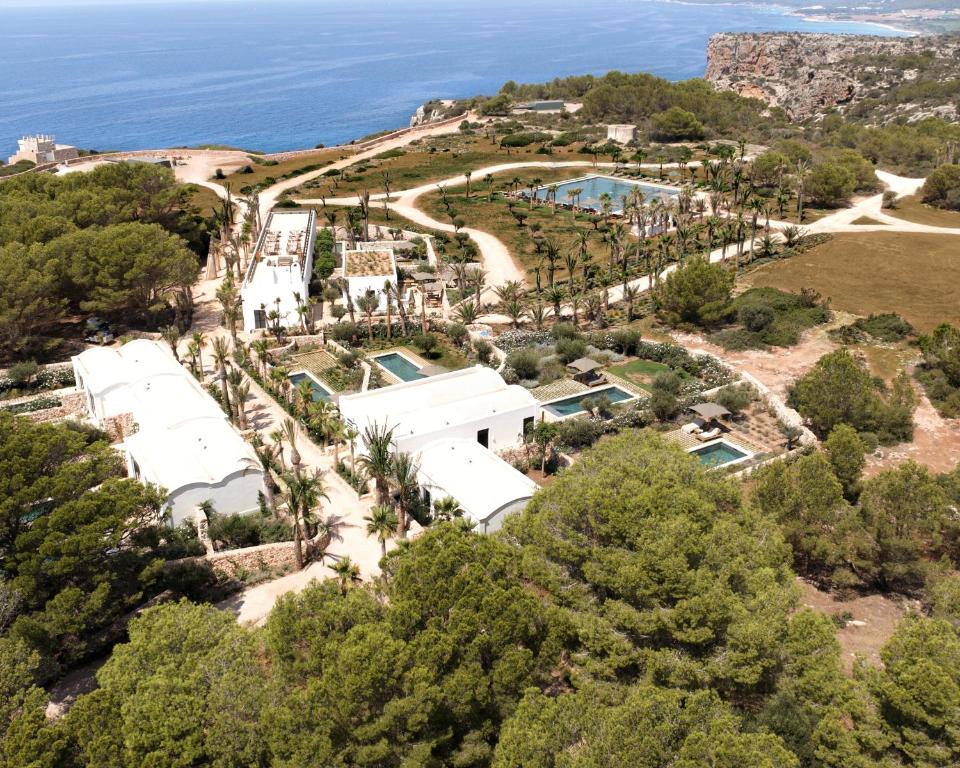 Hotel de lujo que alberga una flota de yates privados ‘roba agua pública durante la sequía de castigo en español Holiday Island