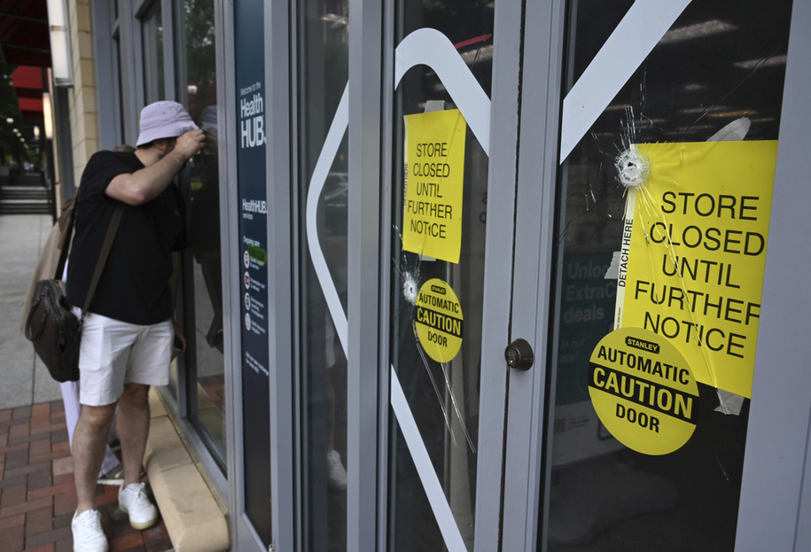 Los trabajadores de los CDC obligaron a la oficina: agujeros de bala de fresh y todo