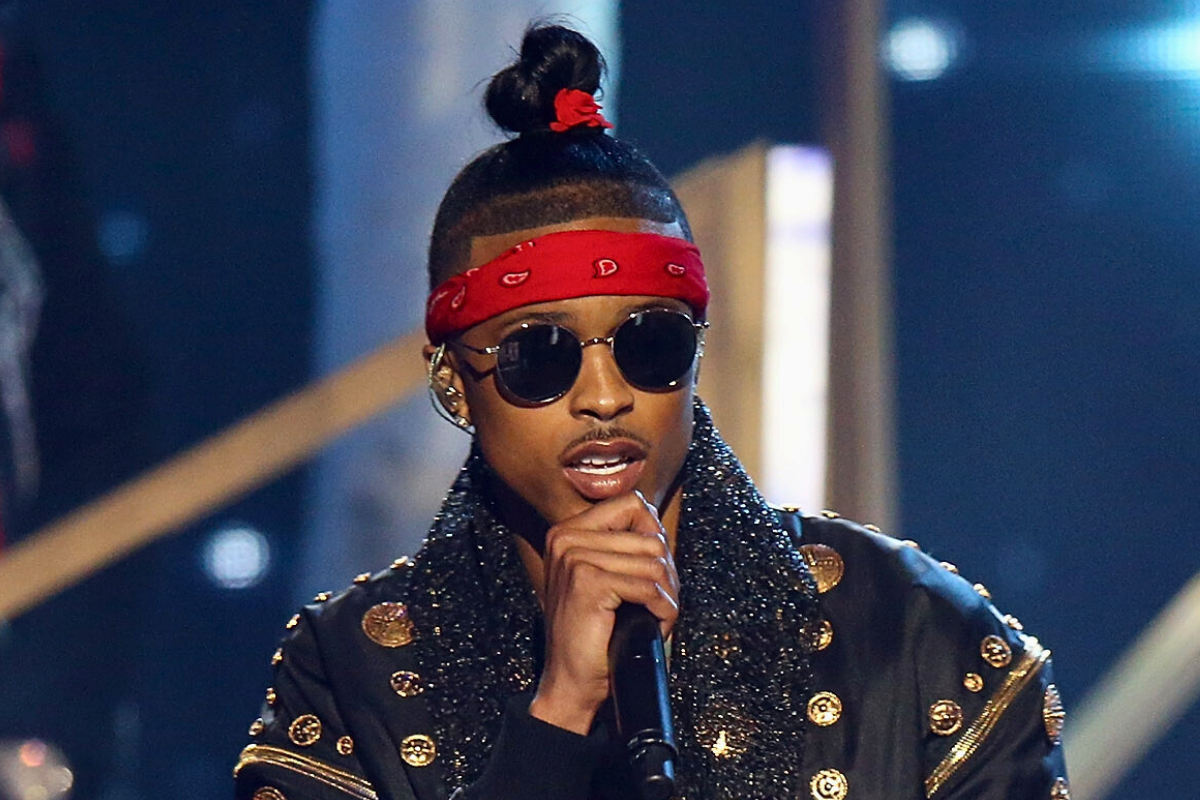 August Alsina y Zu Spark Reacciones con acogedora película en el evento Pride