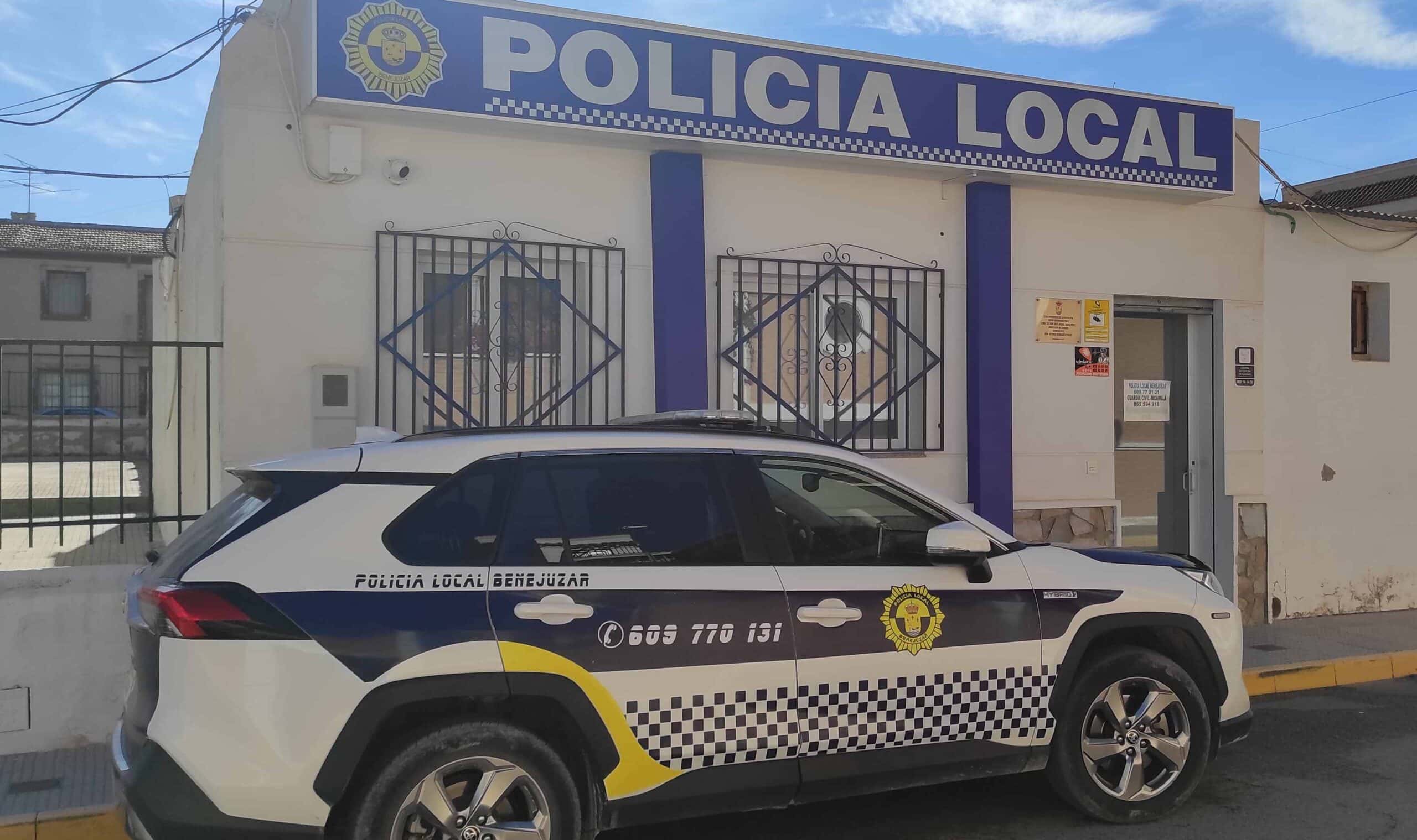 Policía de Benejúzar bajo fuego: hijo vio al padre atrapado con la rodilla en el cuello antes de la muerte