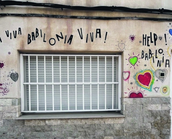 Generalitat busca detener la demolición de casas históricas de Babilonia Beach en Guardamar