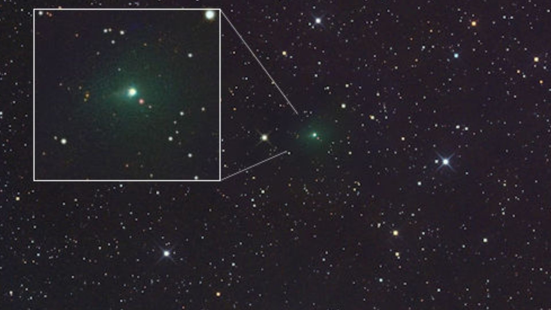 Interestelar Cometa 3i Atlas brilla verde durante la foto de eclipse lunar del día para el 15 de septiembre de 2025