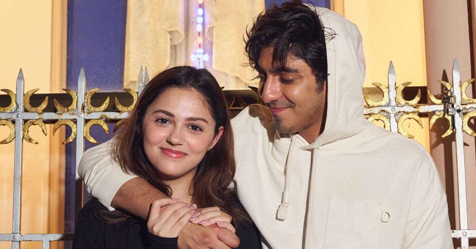 La publicación especial de Ahaan Panday y Aneet Padda en Saiyaara completando 50 días en los cines