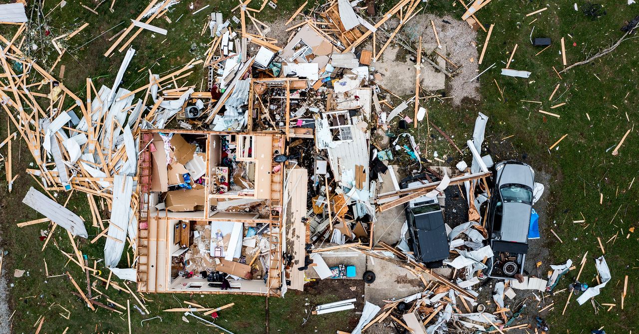 Los especuladores inmobiliarios se están metiendo para comprar casas afectadas por desastres